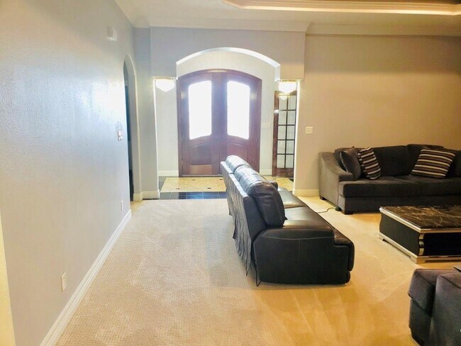 Foto del edificio - 7370 Royal Meadows Cir