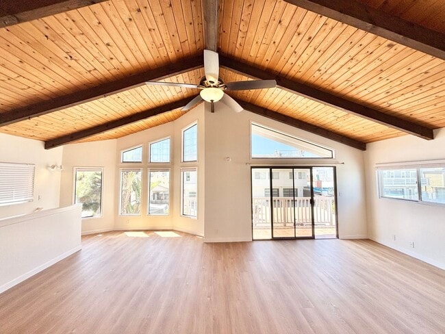 Building Photo - Silver Strand Beach | 4 Bed | 2 Bath | Bea...