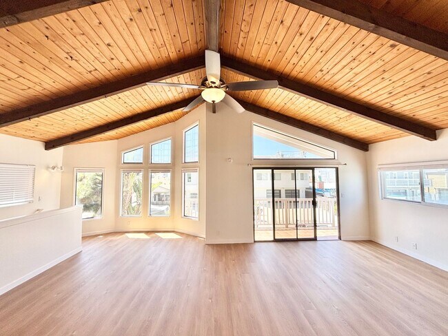 Foto del edificio - Silver Strand Beach | 4 Bed | 2 Bath | Bea...