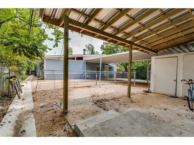 Foto del edificio - 404 Franklin Blvd