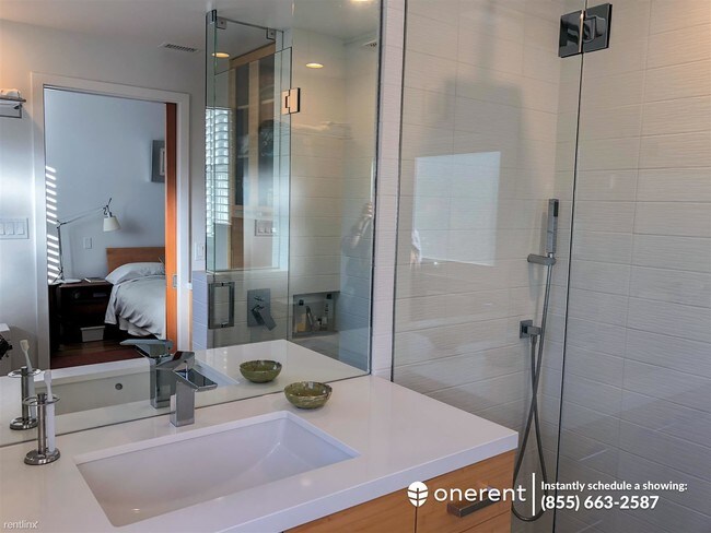 Foto del edificio - 2 br, 2 bath House - 120 Redwood St -