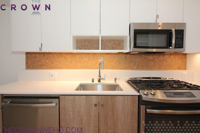 Foto del edificio - Crown Apartments