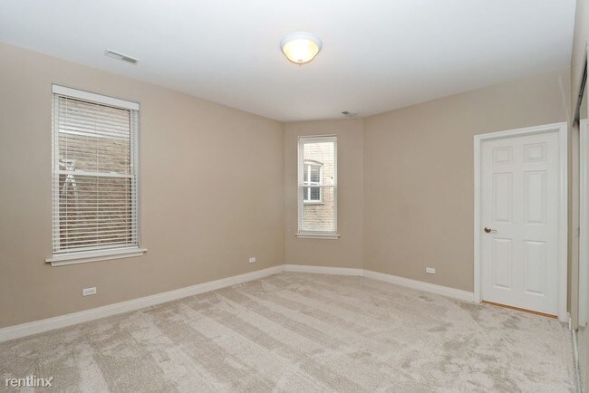 Building Photo - 3 br, 3 bath Condo - 4416 N Racine Ave