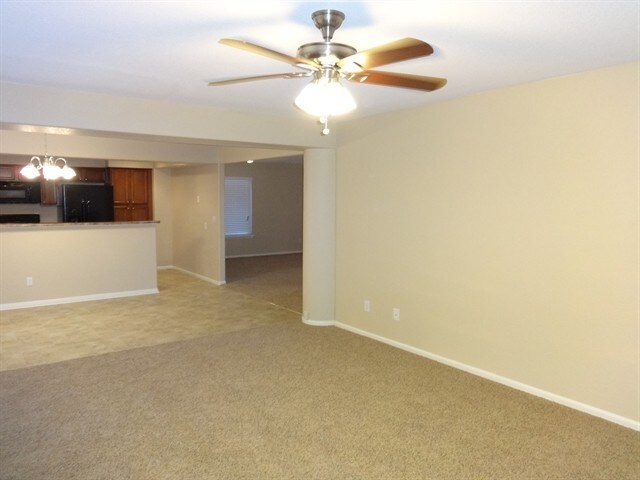 Foto del edificio - 5089 Morning Glory Pl