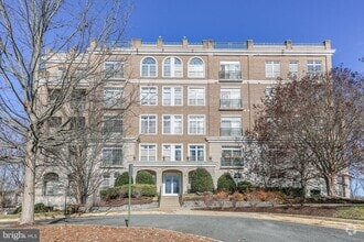 Building Photo - 830 Belmont Bay Dr