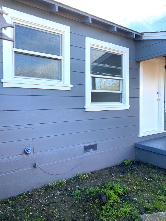 Front of House - 3814 King Ln