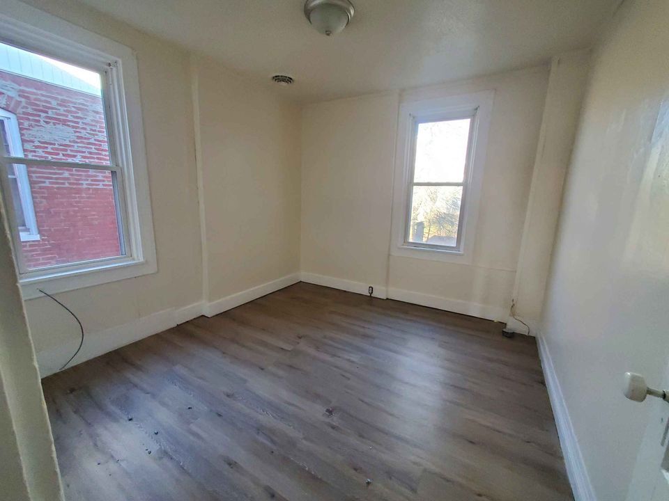 Foto principal - 124 S 2nd St