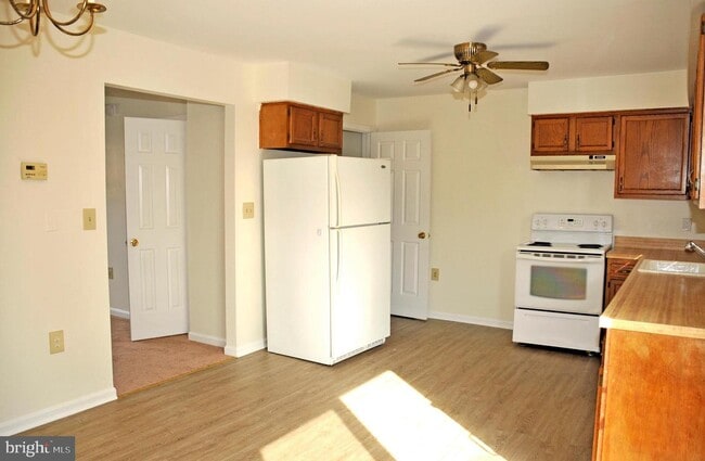 Building Photo - 425 Windy Knoll Dr