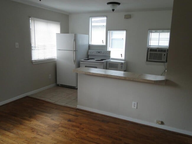 Building Photo - 3409 Mandell St