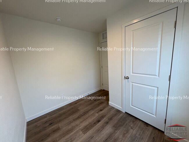 Building Photo - 440 Wilson Dr
