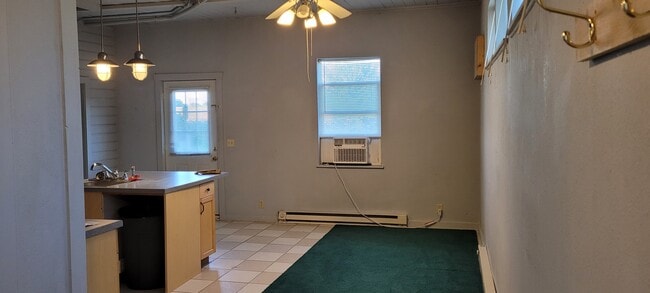Building Photo - 385 County a
