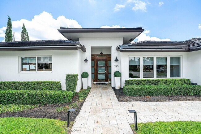 Foto del edificio - 740 NE 36th St