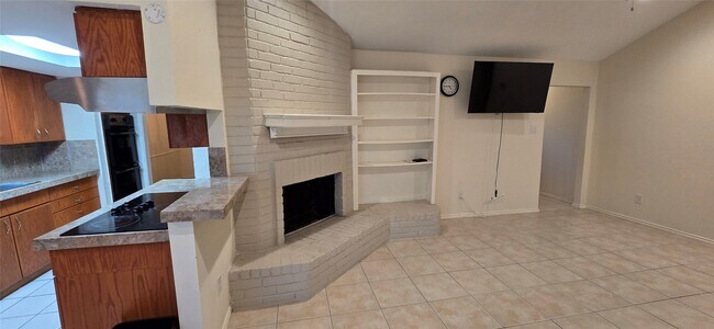 Building Photo - 6910 Krause Dr