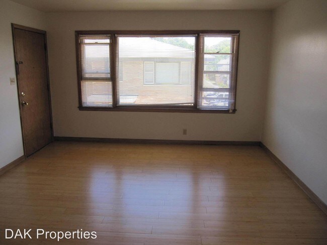 Building Photo - 1209 E Singer Cir