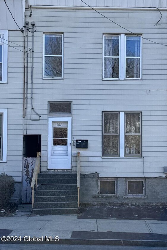 Primary Photo - 567 1st St