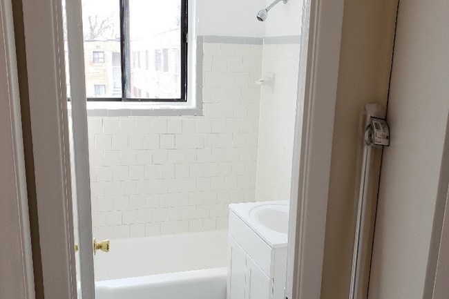 Building Photo - 524 Thayer Avenue