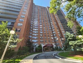 Building Photo - 70-25 Yellowstone Blvd