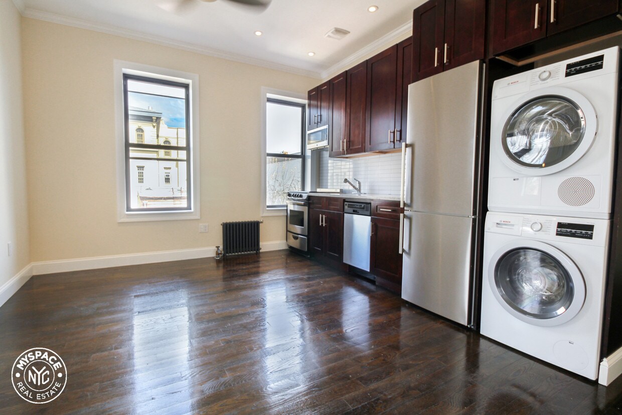 Primary Photo - 1031 Lorimer St