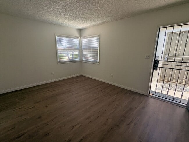 Building Photo - Single Story Duplex in San Diego; Trash Paid!