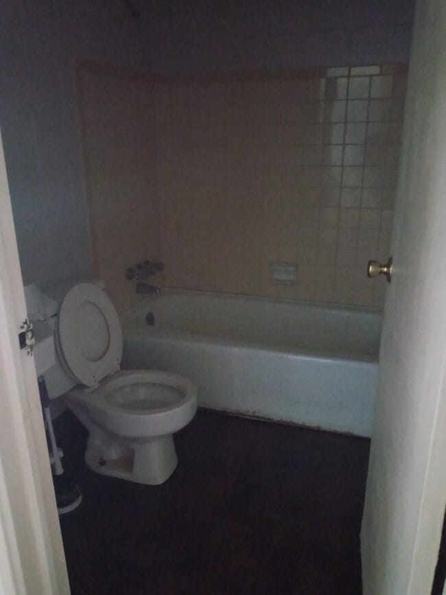 Building Photo - 2 BDRM 1 BATH