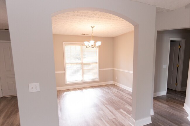 Foto del edificio - Beautiful 3 bedroom, 2 bath single family home