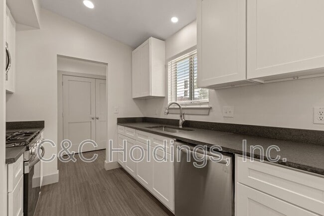 Building Photo - 4541 E 32nd Pl