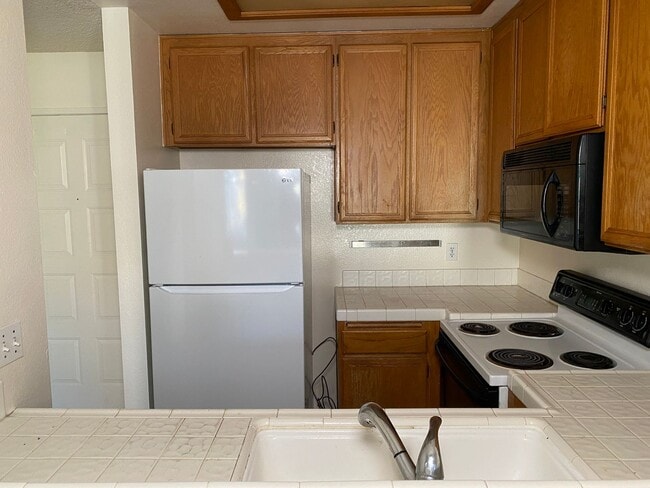 Building Photo - Mission Valley Condo!
