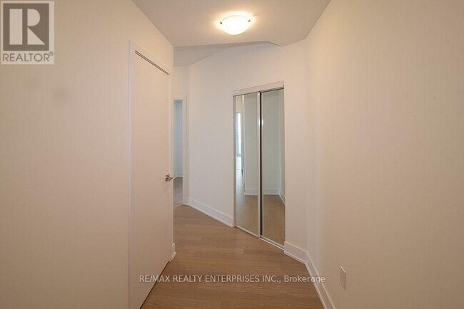 Building Photo - 20-2420 Shore Breeze Dr