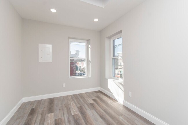 Building Photo - 1540 W Tioga St