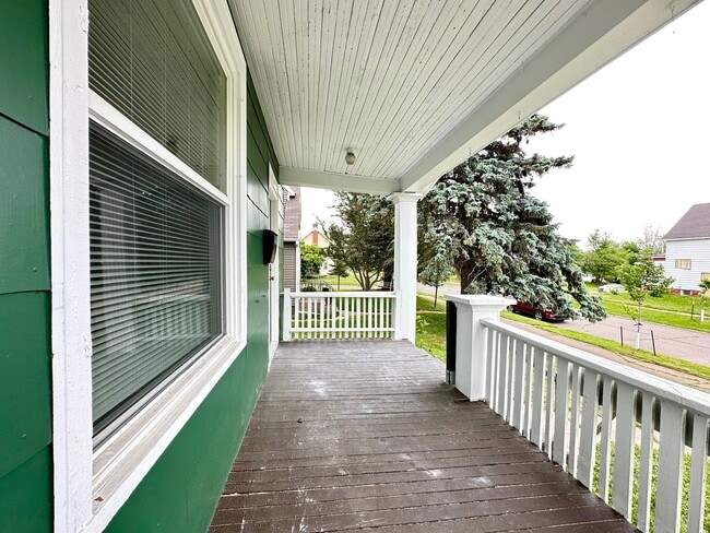 Foto del edificio - AVAILABLE MAY 2026 - 3 BED 1.5 BATH