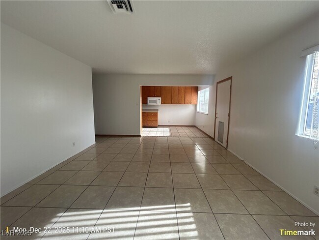 Foto del edificio - 5309 Longridge Ave