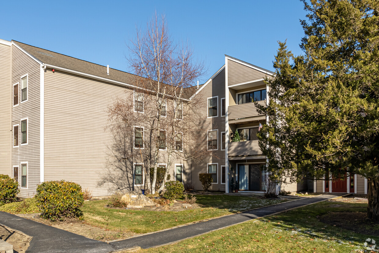 Building Photo - The Groves at Summer Hill