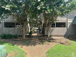 Building Photo - 2225 Golf Rd SW