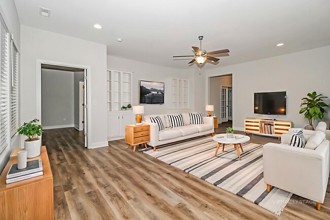 Building Photo - 1600 Carmelina Dr SE