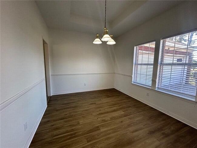 Building Photo - 5463 Henning Dr W