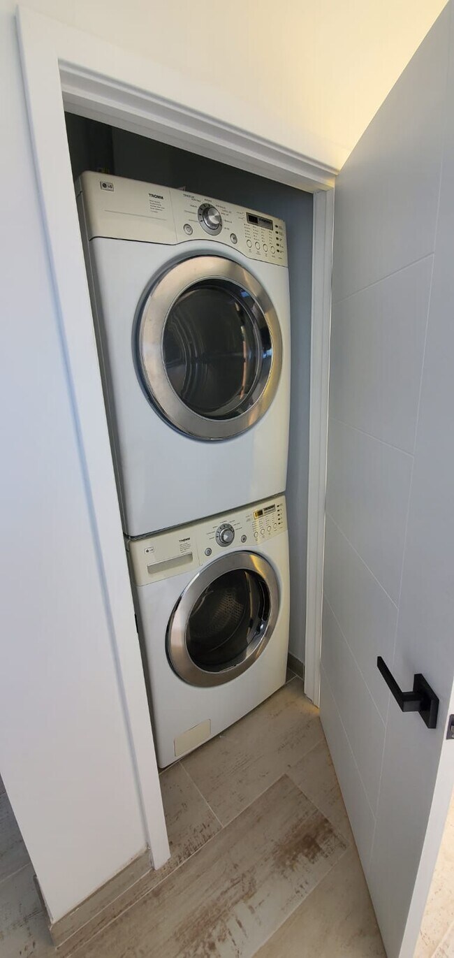 Foto del edificio - 17351 Gresham St