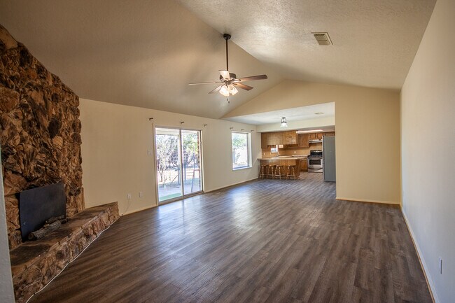 Foto del edificio - 3732 Linkwood Ln