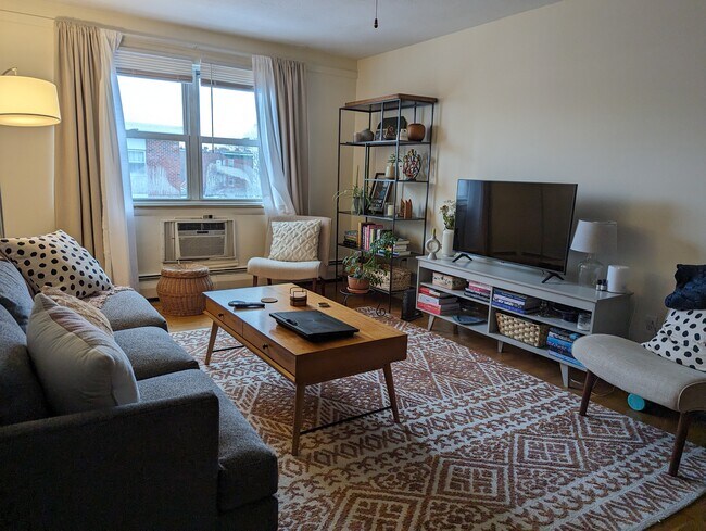 Building Photo - 8 Commonwealth Ct