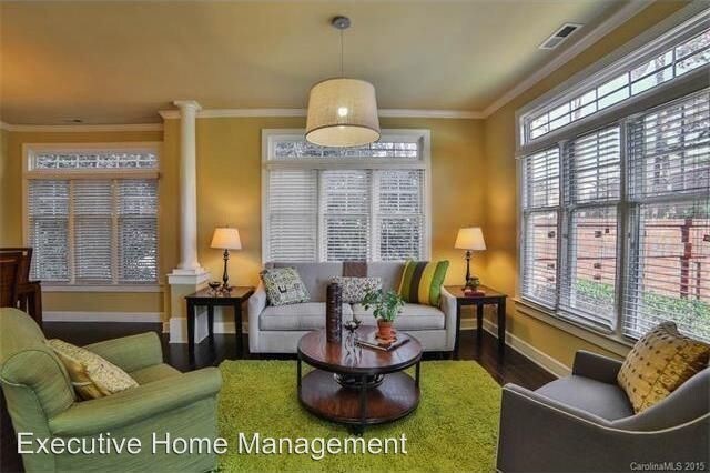 Building Photo - 255 Sloane Square Way
