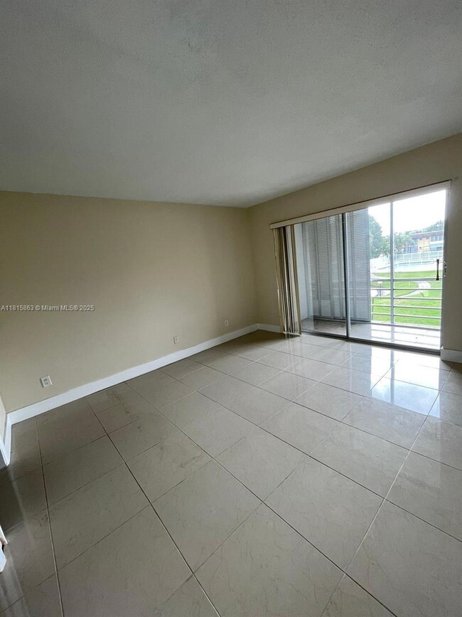 Building Photo - 5120 SW 40th Ave