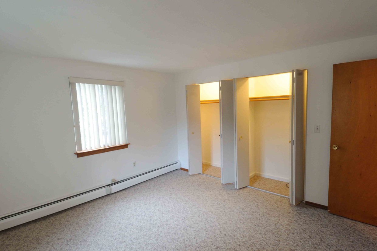 bedroom with two large closets - 181 Oakwood Ave