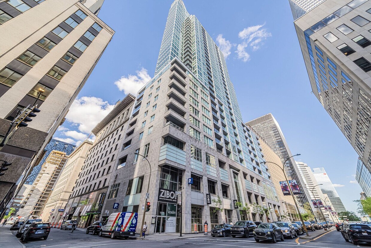 1225 Blvd RobertBourassa Unit 2305, Montréal, QC H3B 9A9 Condo for