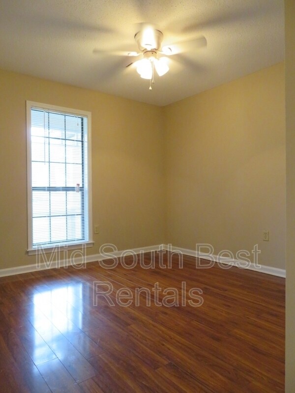 Building Photo - 5028 Ross Rd