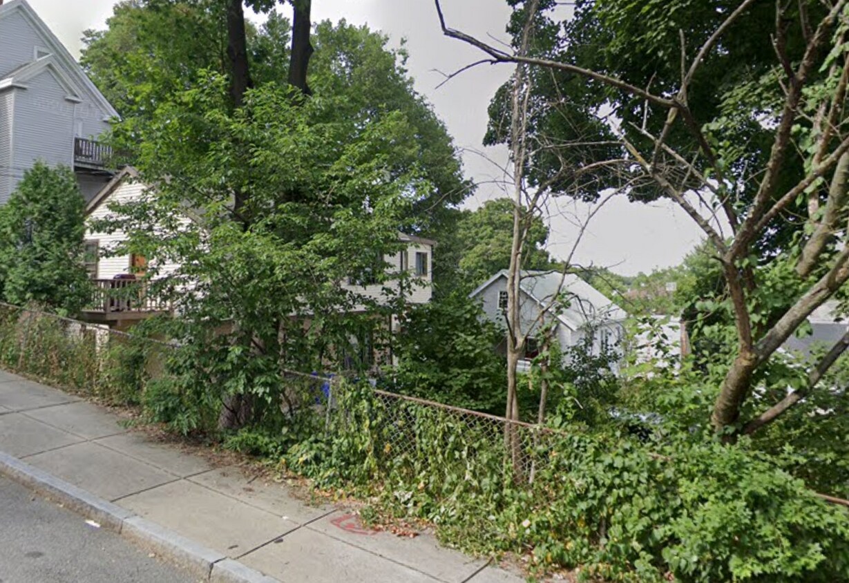 Primary Photo - 208 Bigelow St