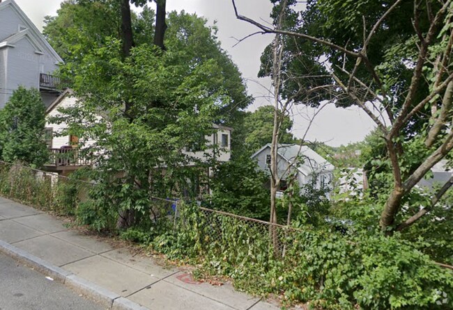 Building Photo - 208 Bigelow St