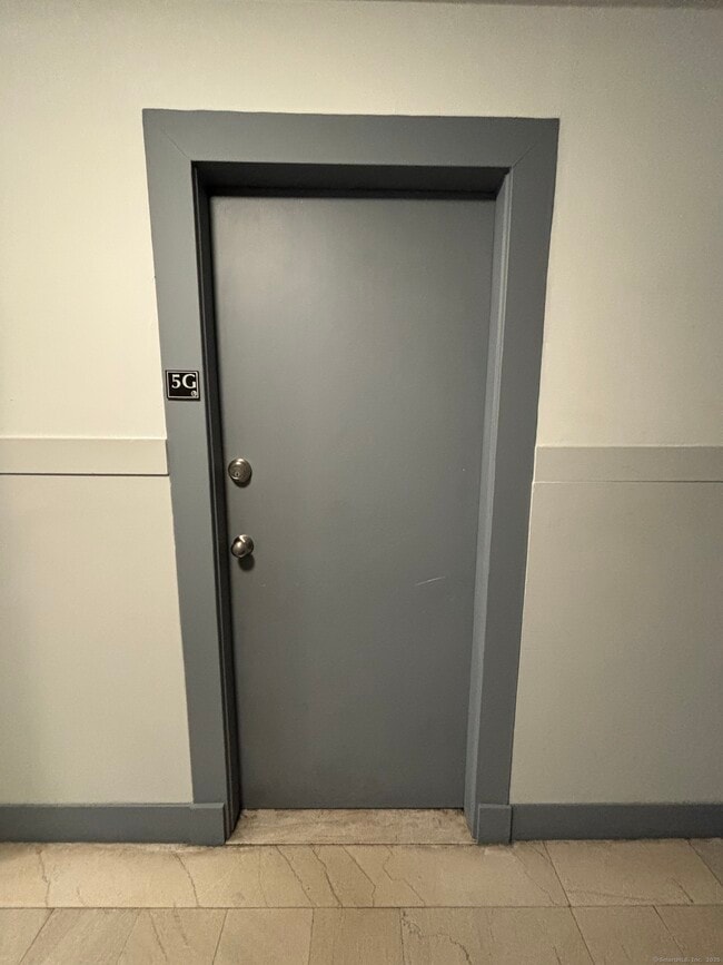 Building Photo - 213 Golden Hill St