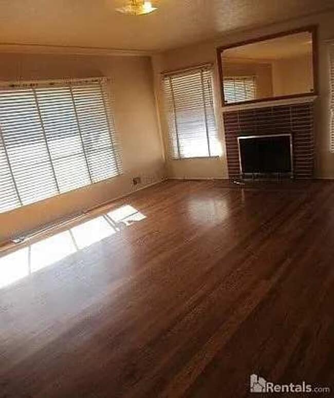 Building Photo - Cute farmhouse with lots of upgrades