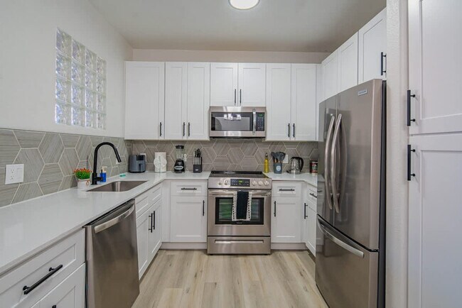 Foto del edificio - 7455 N 95th Ave