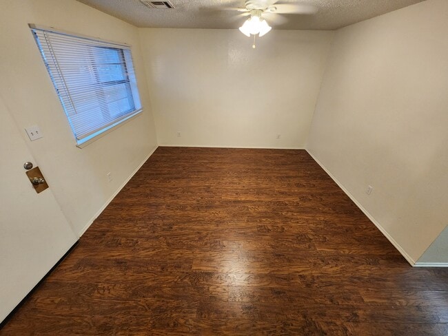 Building Photo - 805 Williams St