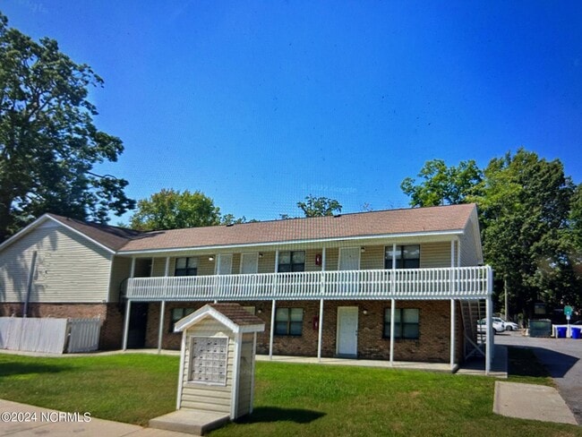 Building Photo - 709 Johnston St